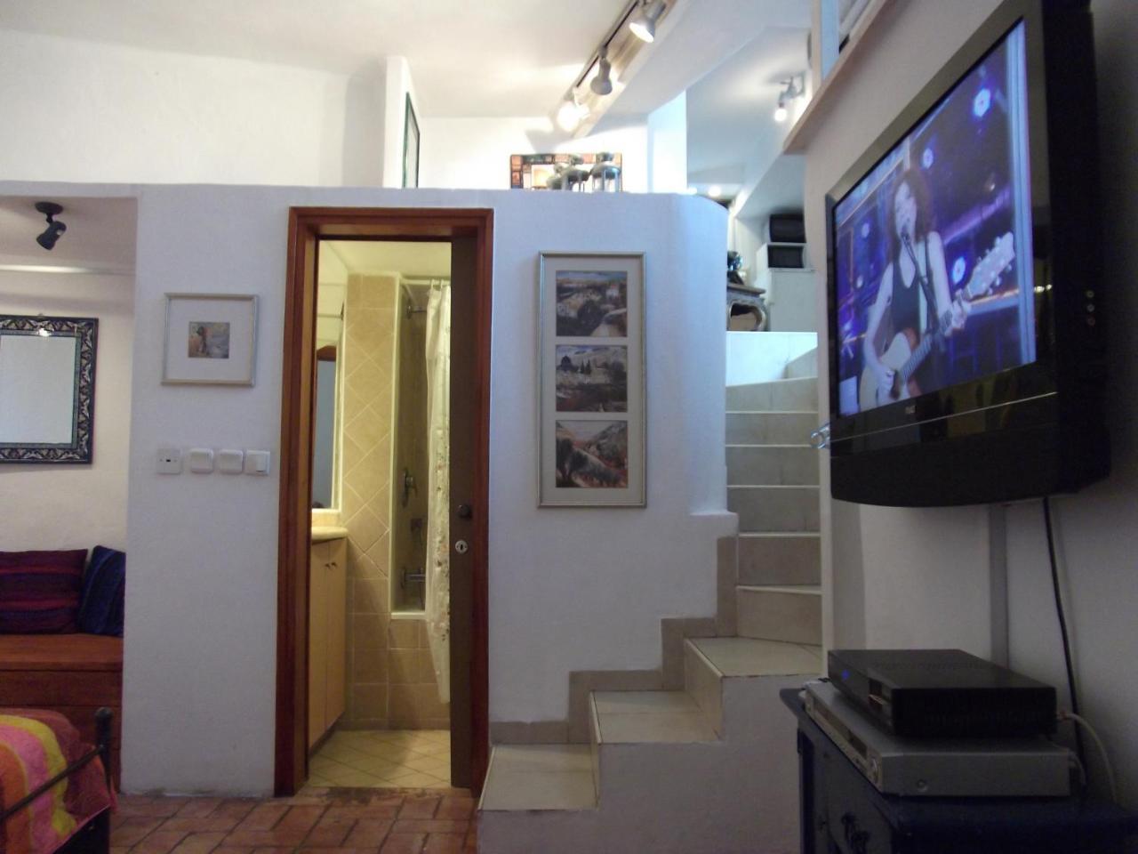 Avrahami View